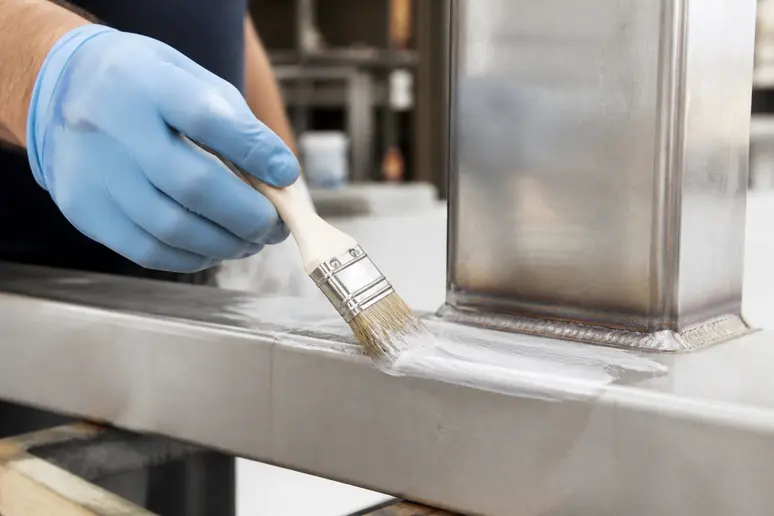 Application d'un gel de passivation sur une soudure mixte acier inox